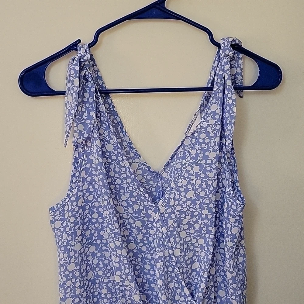 3/$30 SIENNA SKY Sleeveless V-Neck Surplice Smock Peplum Landgirl Blouson Blouse - Picture 3 of 8